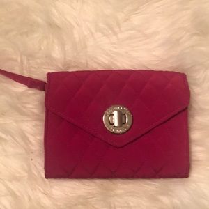 😘😘😘 Vera Bradley wristlet ❤️ magenta color